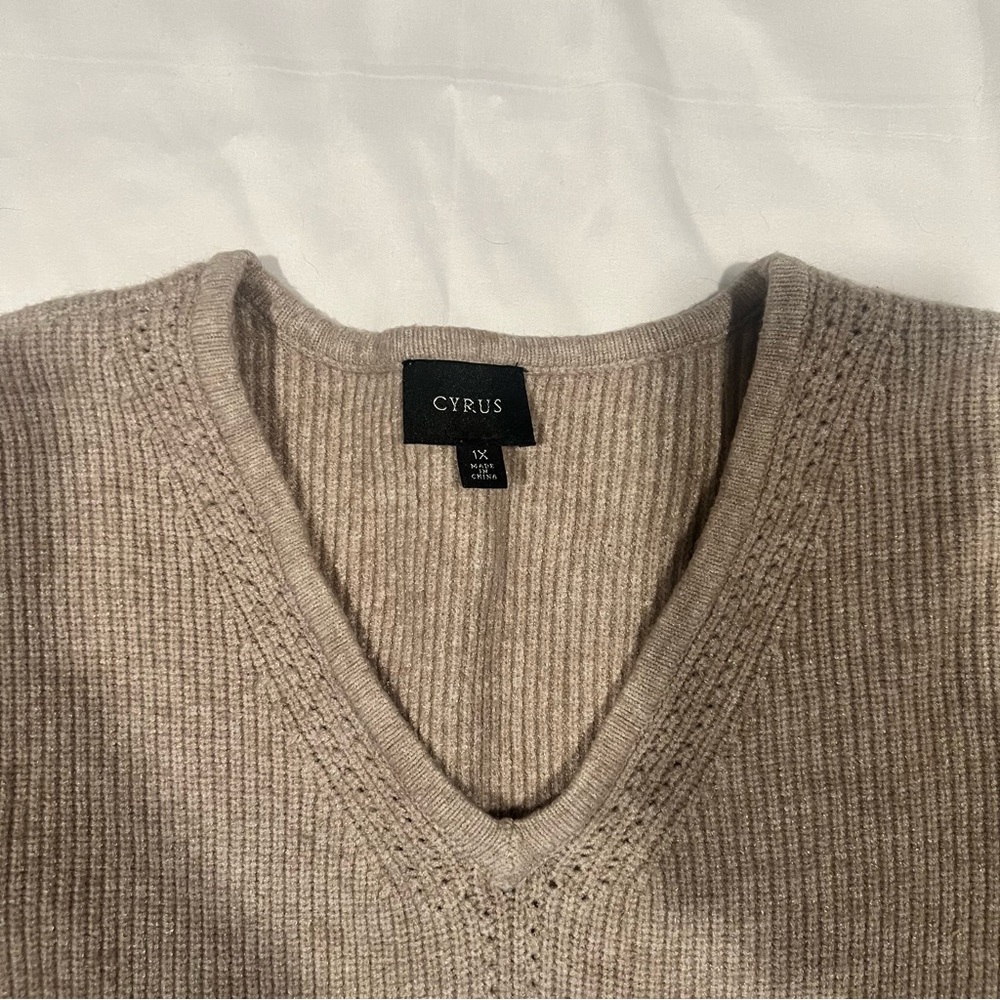 Cyrus Women’s Sweater Size 1X - Picture 3 of 4